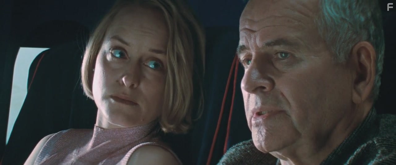 Ian Holm and Stephanie Morgenstern in Славное будущее (1997)