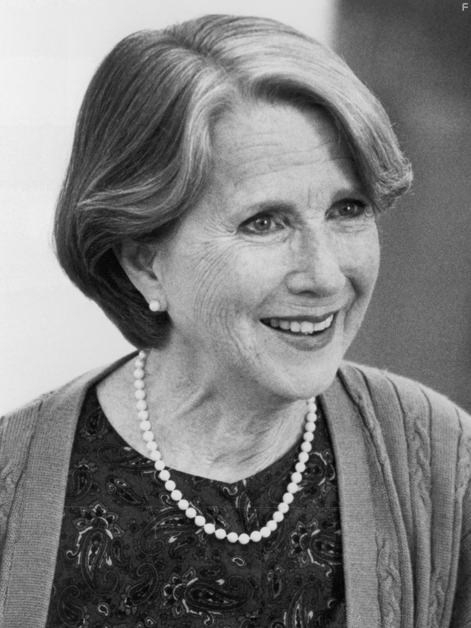 Julie Harris in Домохозяйка (1992)