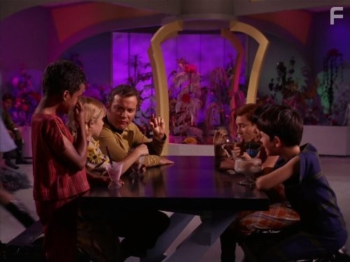 William Shatner and Pamelyn Ferdin in Звездный путь (1966)