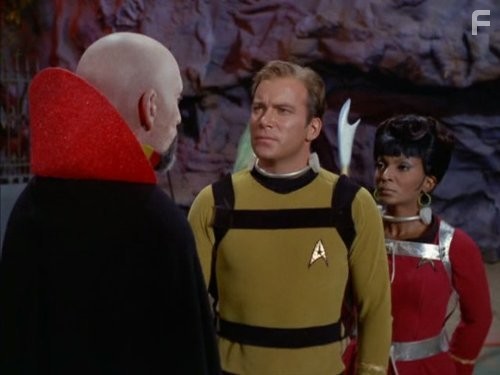 William Shatner and Nichelle Nichols in Звездный путь (1966)