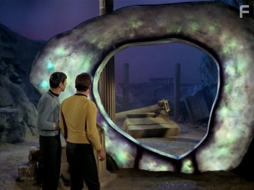 Leonard Nimoy and William Shatner in Звездный путь (1966)