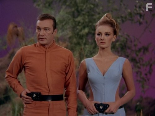 Barbara Bouchet and Warren Stevens in Звездный путь (1966)