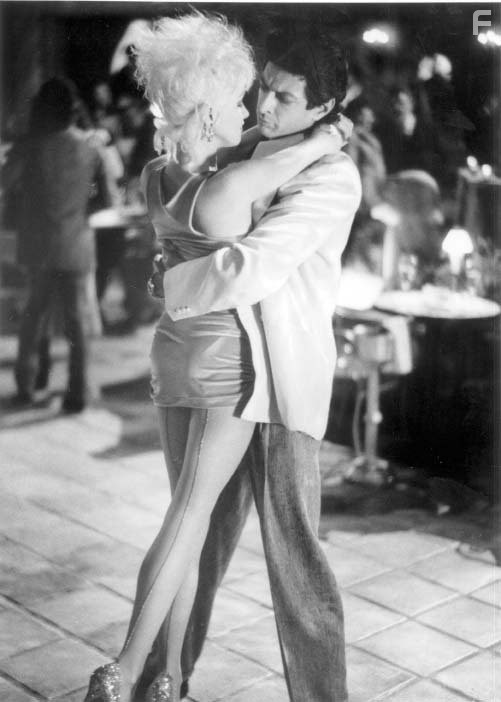 Jeff Goldblum and Cyndi Lauper in Озарение (1988)