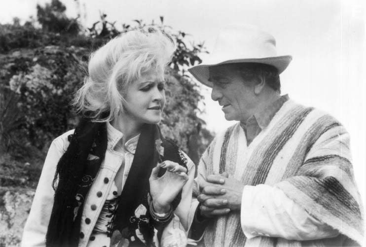 Peter Falk and Cyndi Lauper in Озарение (1988)
