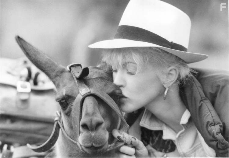 Cyndi Lauper in Озарение (1988)