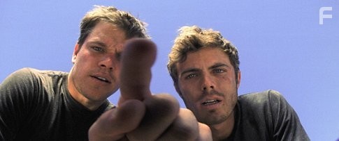 Matt Damon and Casey Affleck in Джерри (2002)