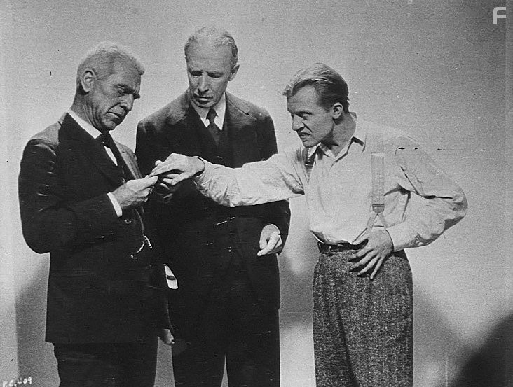 Herbert Bunston, Dwight Frye, and Edward Van Sloan in Дракула (1931)