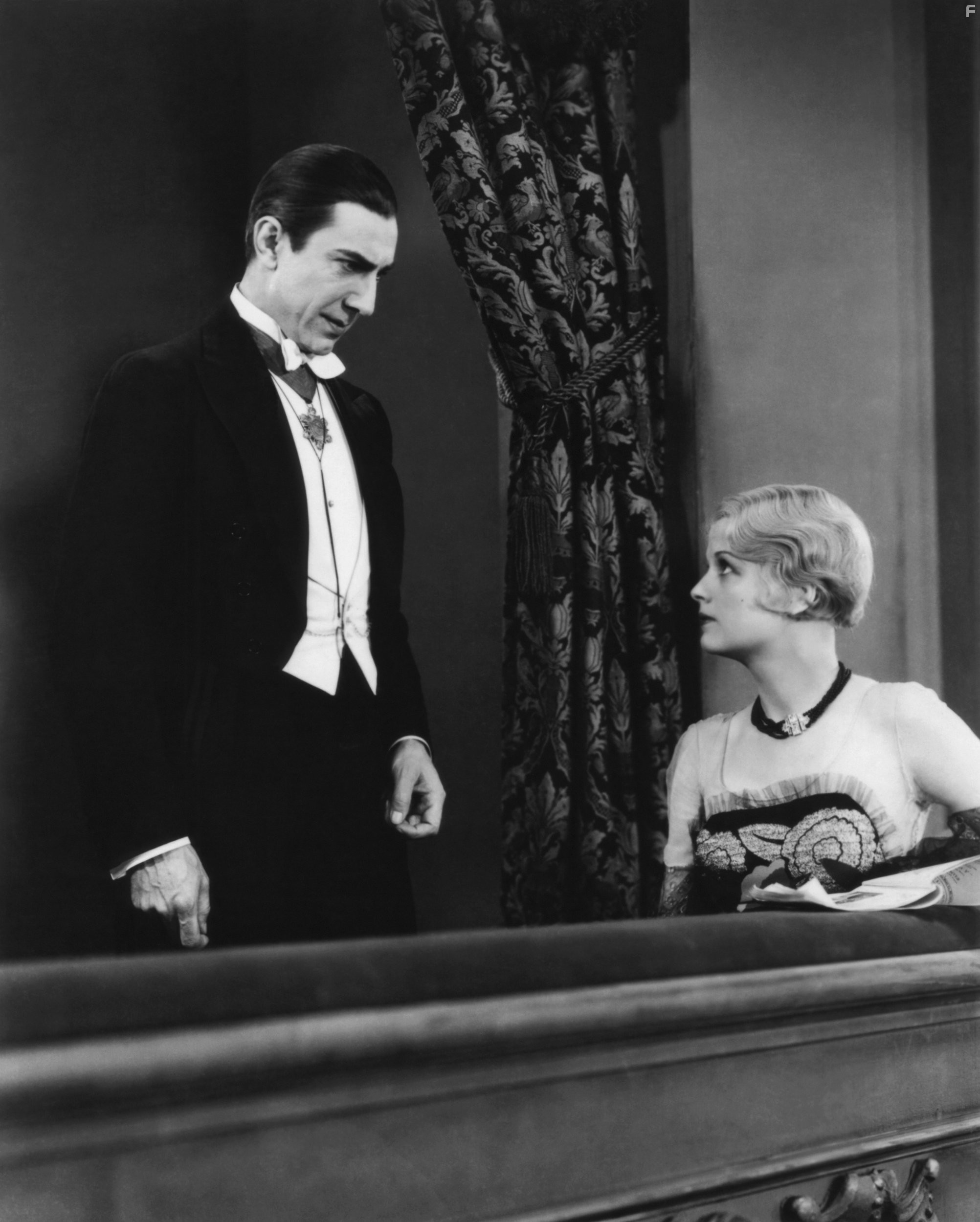Bela Lugosi and Frances Dade in Дракула (1931)