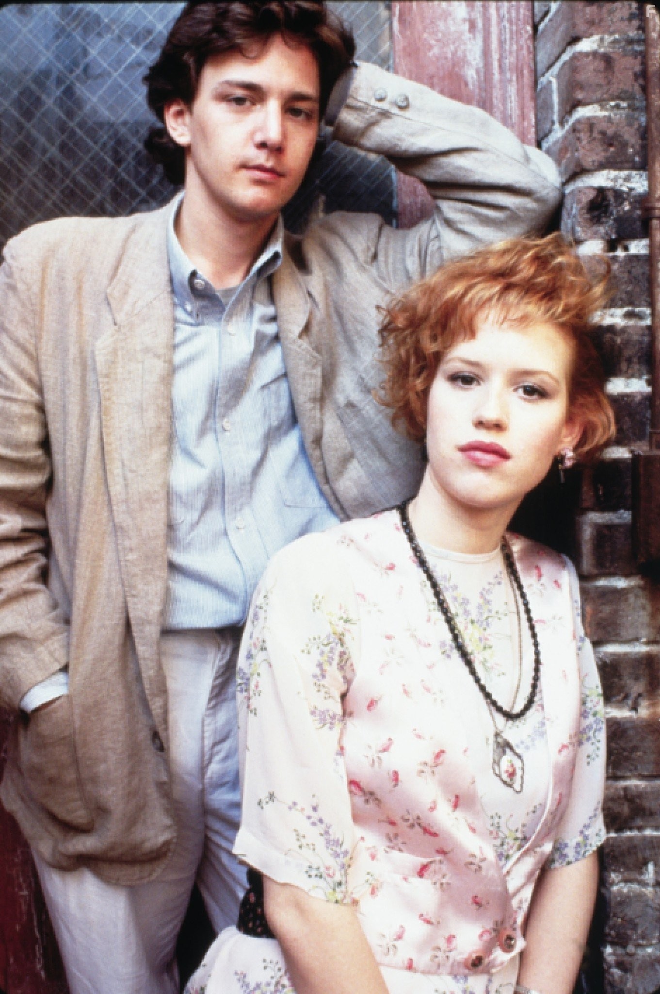 Molly Ringwald and Andrew McCarthy in Милашка в розовом (1986)