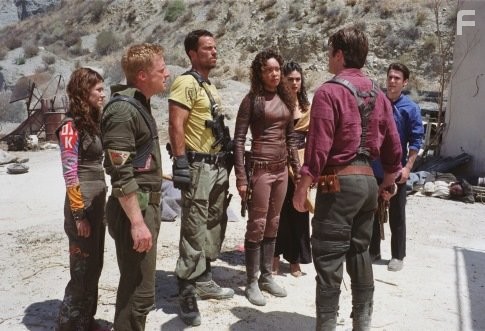 Adam Baldwin, Nathan Fillion, Sean Maher, Jewel Staite, Gina Torres, Alan Tudyk, and Morena Baccarin in Миссия Серенити (2005)
