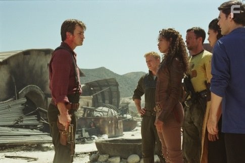 Adam Baldwin, Nathan Fillion, Sean Maher, Gina Torres, Alan Tudyk, and Morena Baccarin in Миссия Серенити (2005)