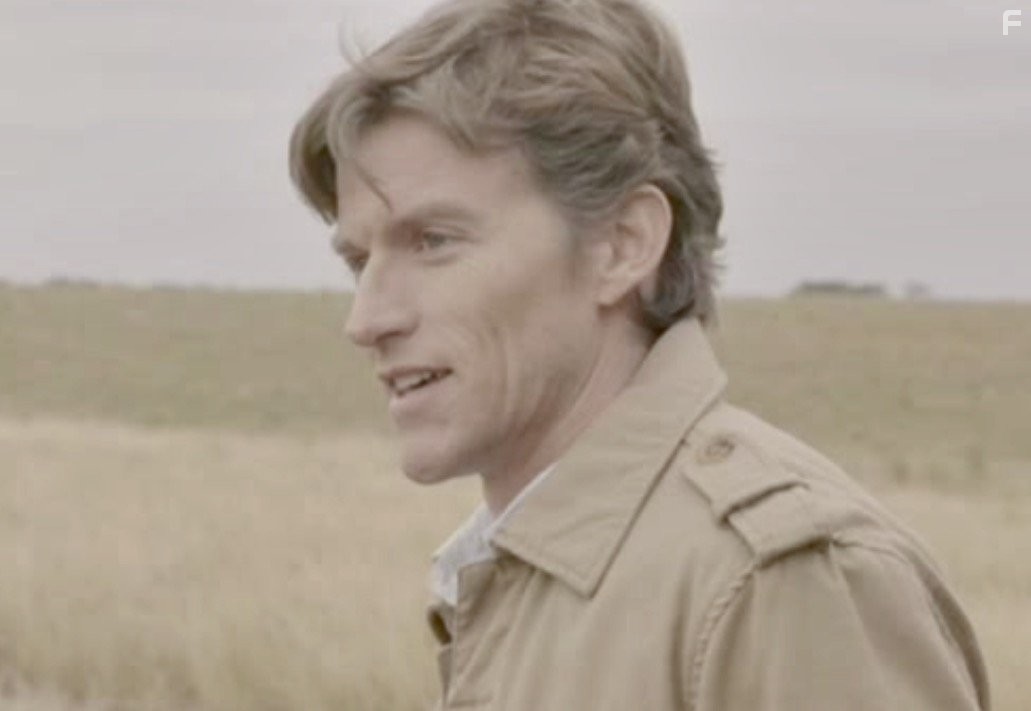 Gideon Emery in Голубая волна 2 (2011)