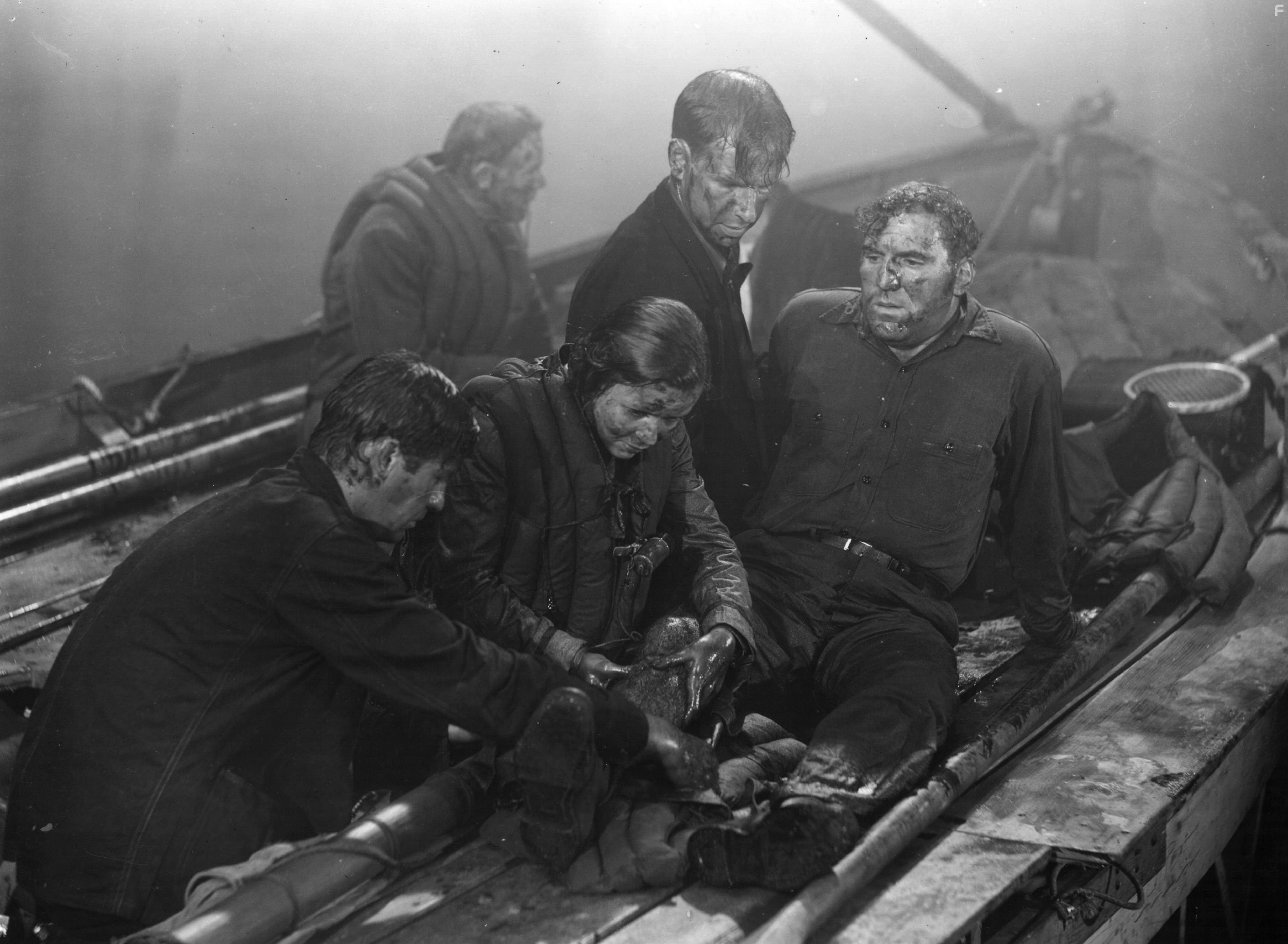 William Bendix, Hume Cronyn, Mary Anderson, John Hodiak, and Henry Hull in Спасательная шлюпка (1944)
