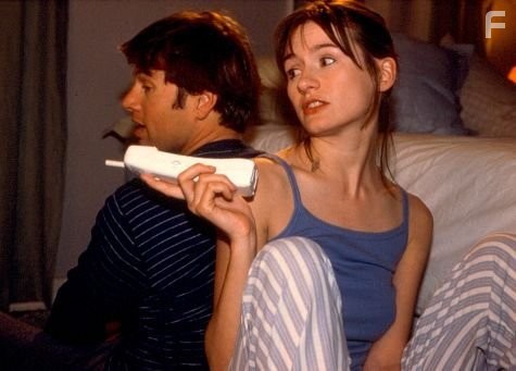 James Le Gros and Emily Mortimer in Обаятельная и привлекательная (2001)