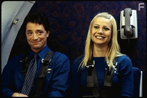 Gwyneth Paltrow and Joshua Malina in Вид сверху лучше (2003)