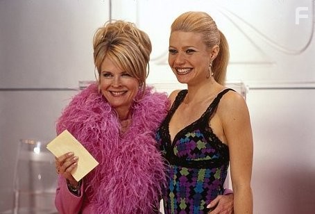 Candice Bergen and Gwyneth Paltrow in Вид сверху лучше (2003)