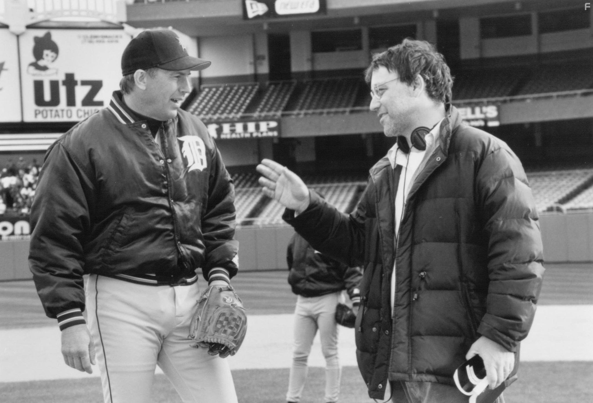 Kevin Costner and Sam Raimi in Ради любви к игре (1999)