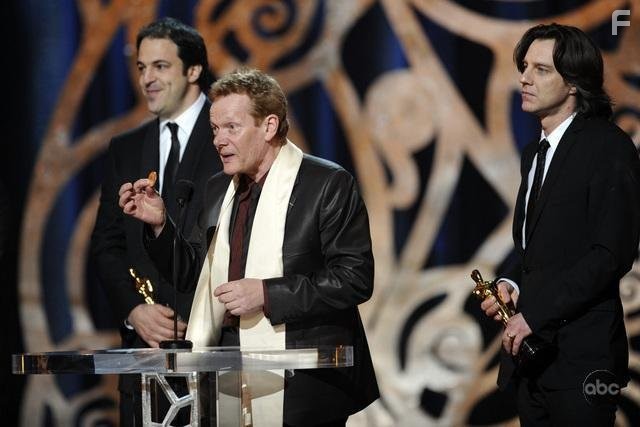 Philippe Petit, James Marsh, and Simon Chinn in 81-я церемония вручения премии 'Оскар' (2009)