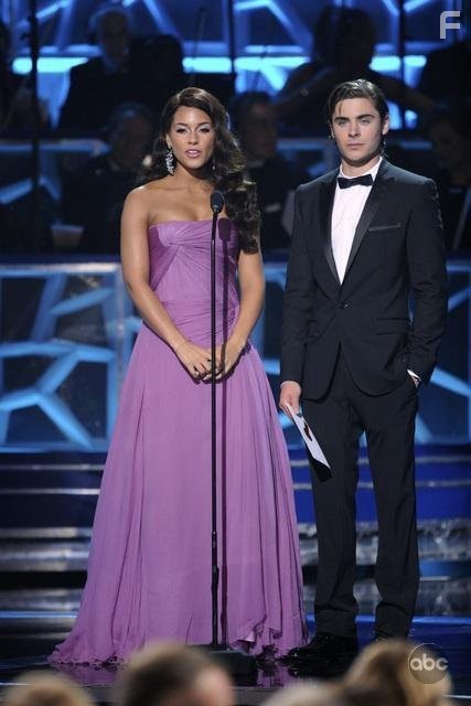 Alicia Keys and Zac Efron in 81-я церемония вручения премии 'Оскар' (2009)