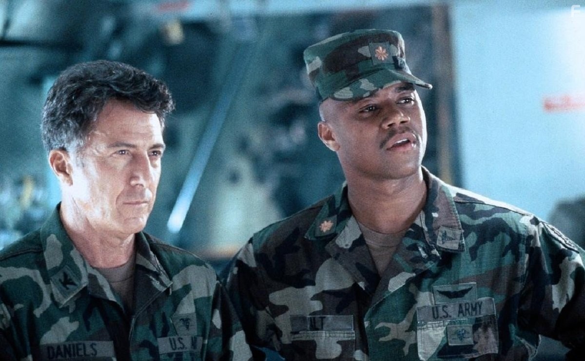Dustin Hoffman and Cuba Gooding Jr. in Эпидемия (1995)