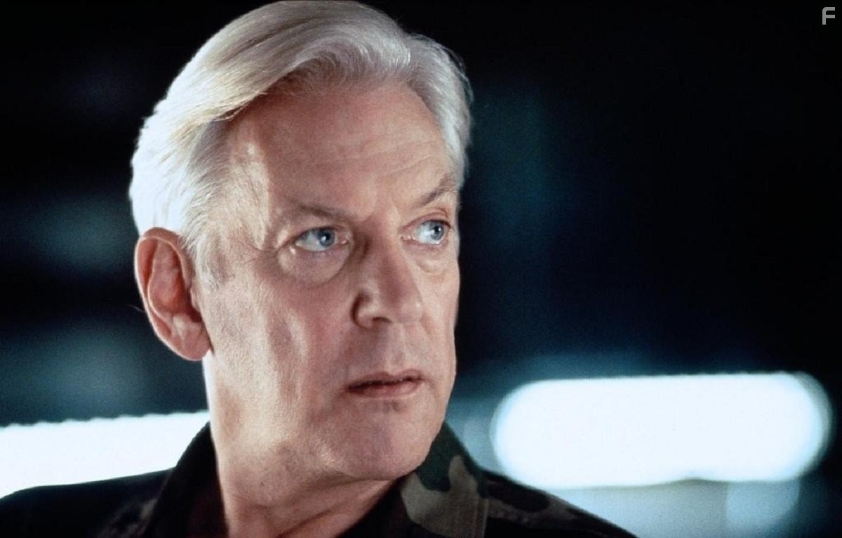 Donald Sutherland in Эпидемия (1995)