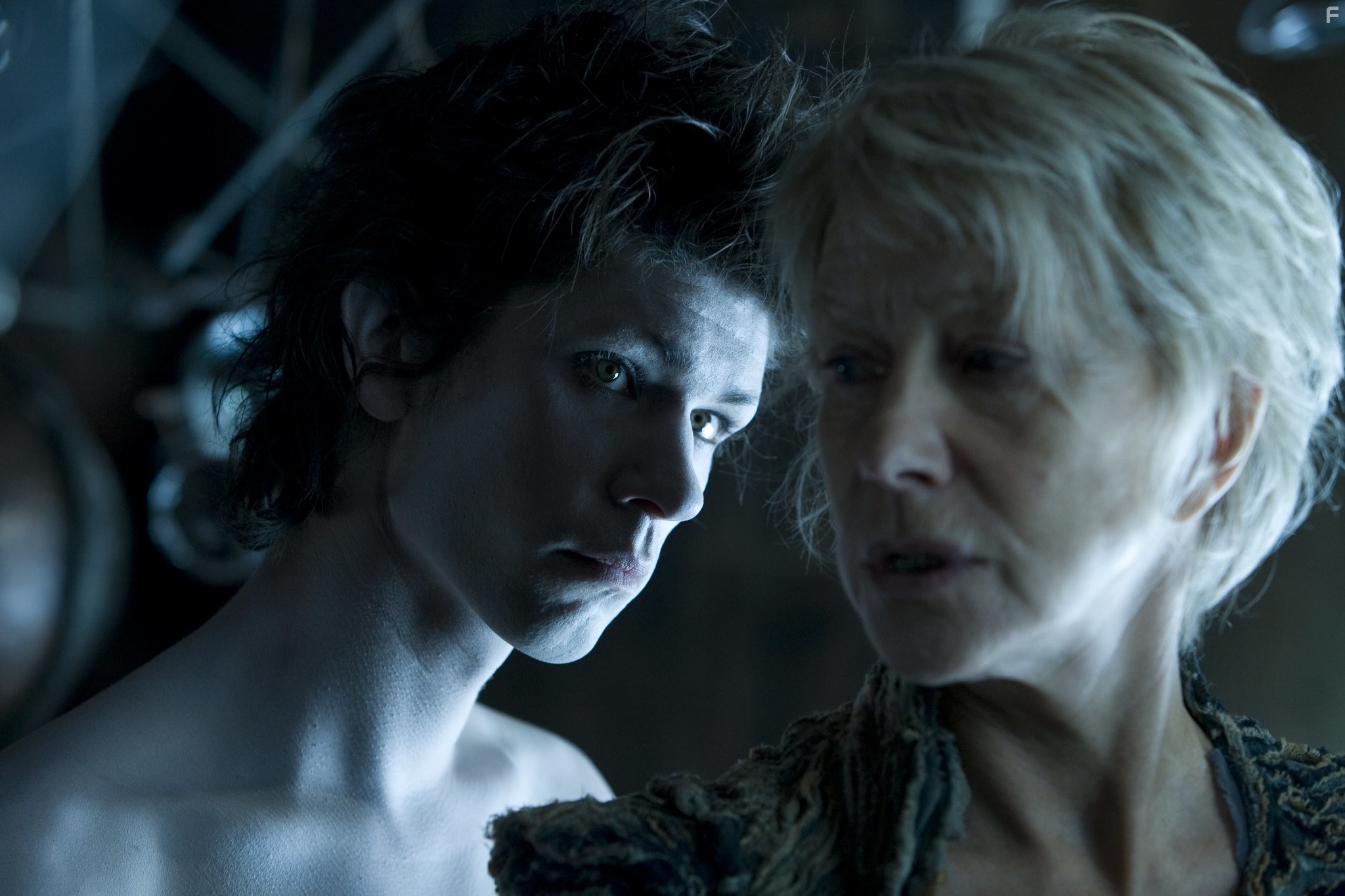Helen Mirren and Ben Whishaw in Буря (2010)