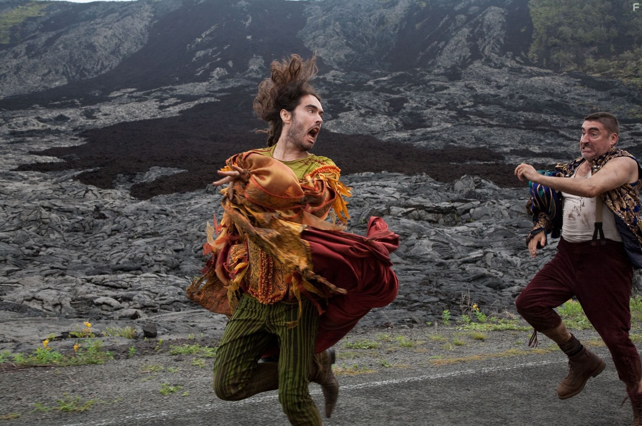Alfred Molina and Russell Brand in Буря (2010)