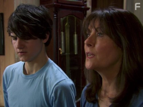 Elisabeth Sladen and Tommy Knight in Приключения Сары Джейн (2007)