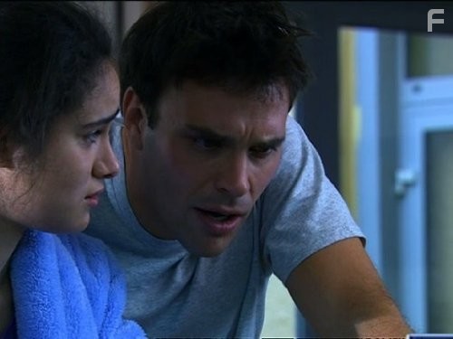 Joseph Millson and Yasmin Paige in Приключения Сары Джейн (2007)