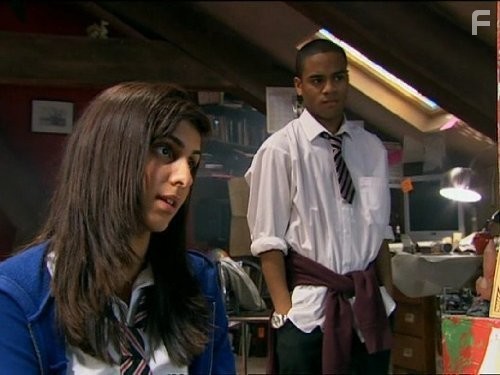 Daniel Anthony and Anjli Mohindra in Приключения Сары Джейн (2007)