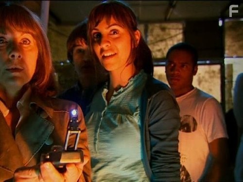 Elisabeth Sladen, Daniel Anthony, Tommy Knight, and Anjli Mohindra in Приключения Сары Джейн (2007)