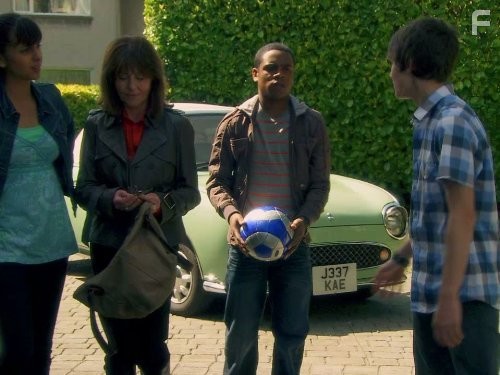 Elisabeth Sladen, Daniel Anthony, Tommy Knight, and Anjli Mohindra in Приключения Сары Джейн (2007)