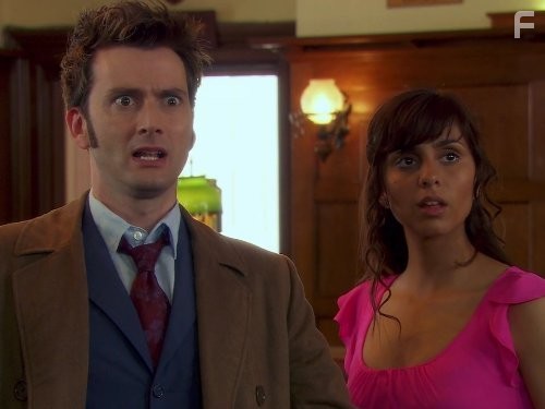 David Tennant and Anjli Mohindra in Приключения Сары Джейн (2007)