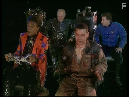 Chris Barrie, Craig Charles, Danny John-Jules, and Robert Llewellyn in Красный карлик (1988)