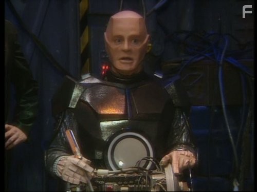 Robert Llewellyn in Красный карлик (1988)