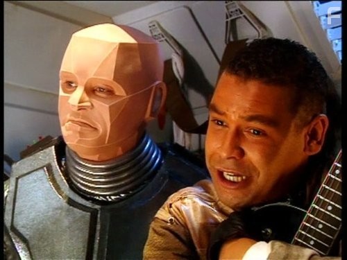 Craig Charles and Robert Llewellyn in Красный карлик (1988)