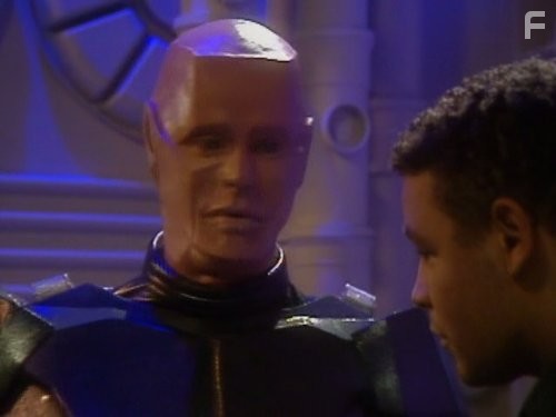 Craig Charles and Robert Llewellyn in Красный карлик (1988)