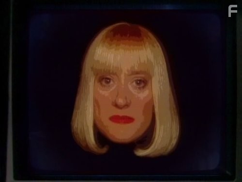 Hattie Hayridge in Красный карлик (1988)