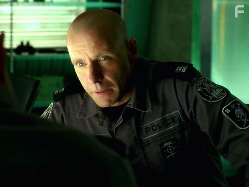 Hugh Dillon in Горячая точка (2008)