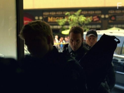 Sergio Di Zio, Hugh Dillon, and David Paetkau in Горячая точка (2008)