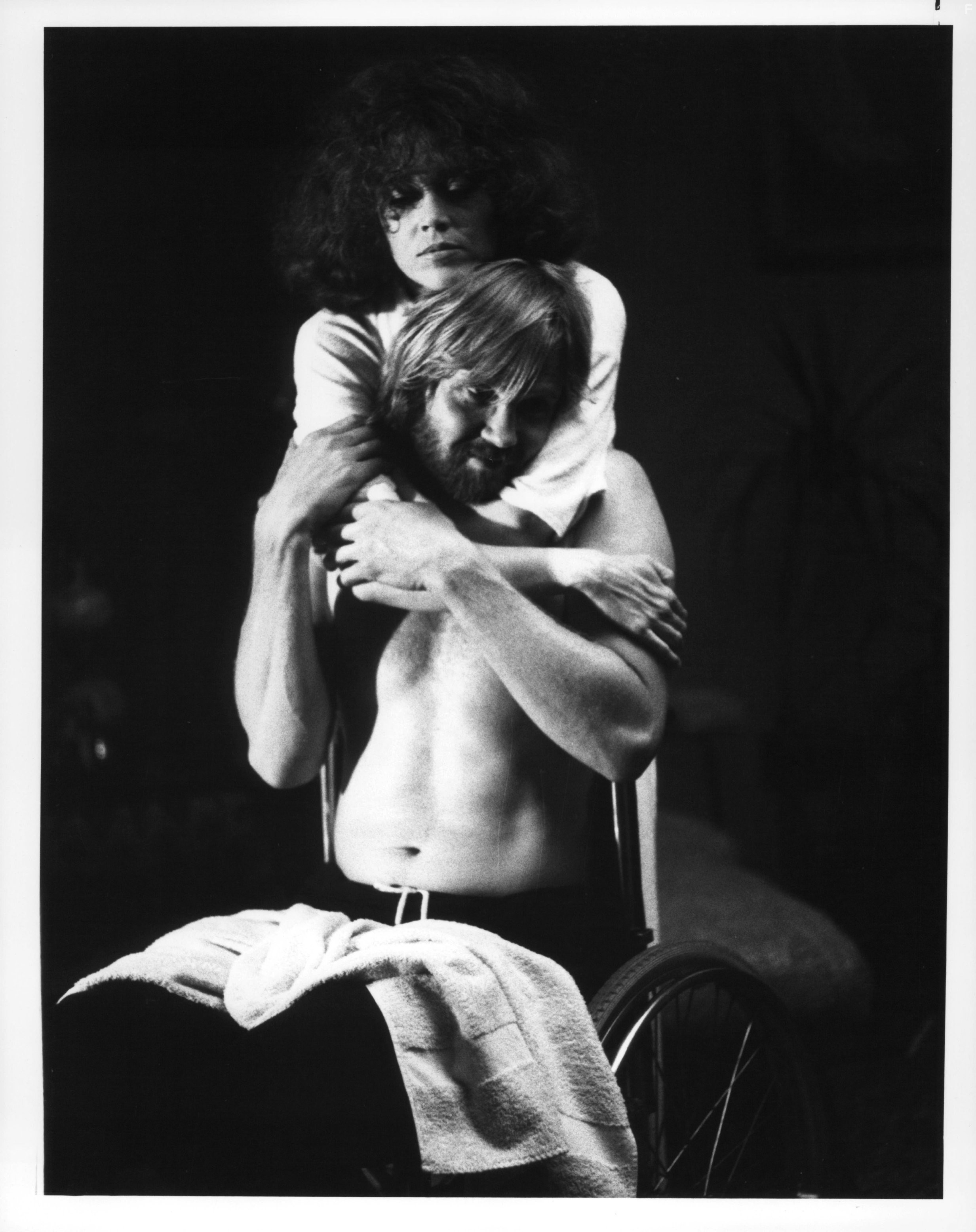 Jane Fonda and Jon Voight in Возвращение домой (1978)