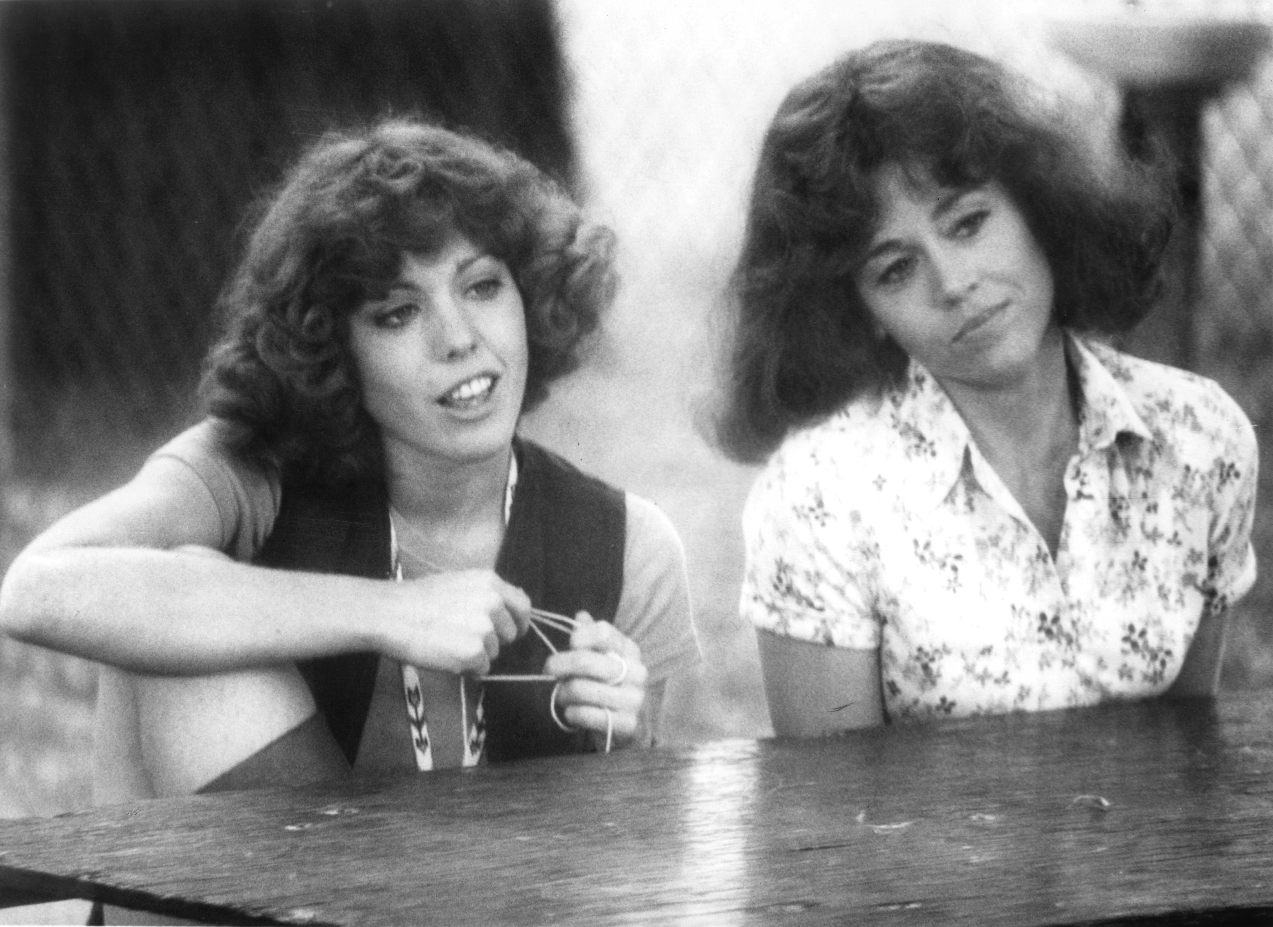 Jane Fonda and Penelope Milford in Возвращение домой (1978)