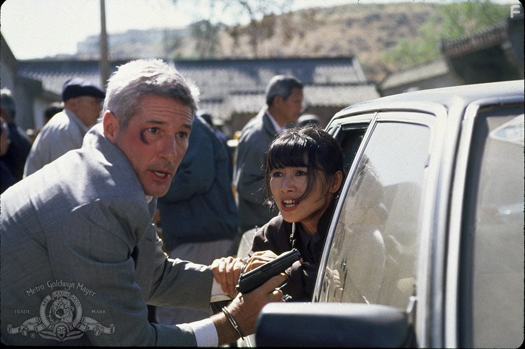 Richard Gere and Bai Ling in Красный угол (1997)