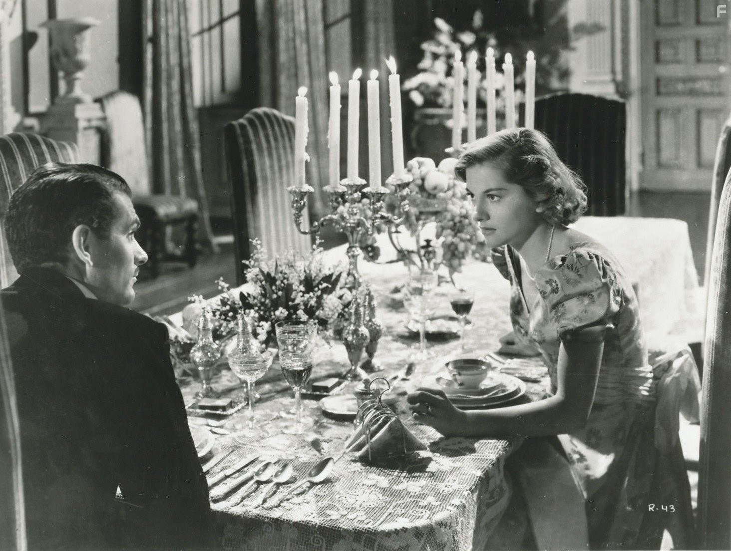 Joan Fontaine and Laurence Olivier in Ребекка (1940)