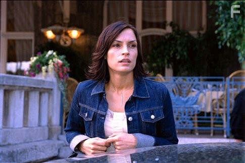 Famke Janssen in Обмануть всех (2002)