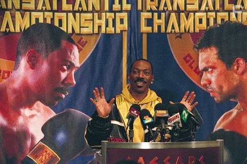 Eddie Murphy and Darren Shahlavi in Обмануть всех (2002)