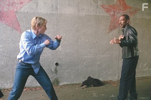 Eddie Murphy and Owen Wilson in Обмануть всех (2002)