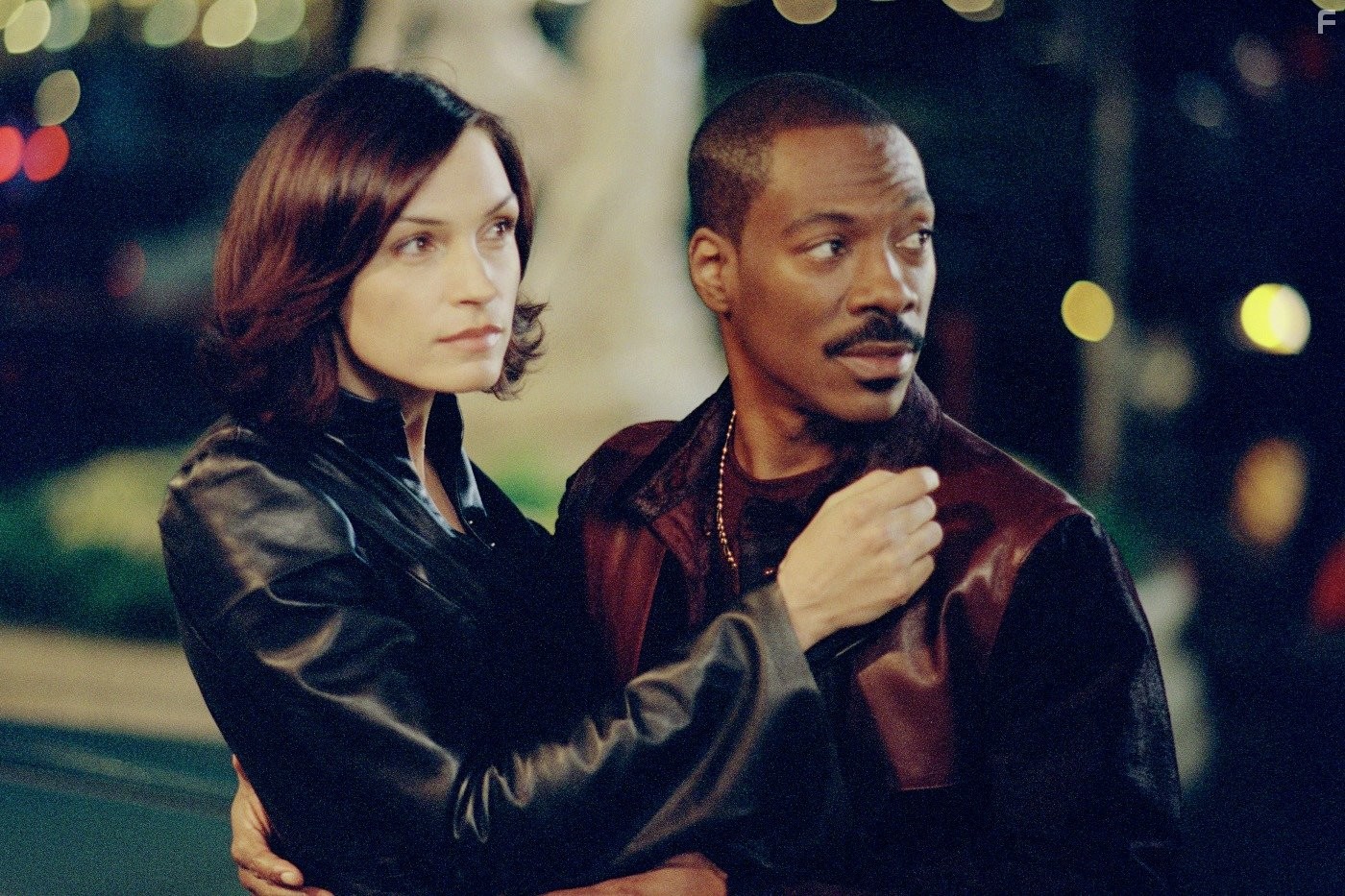Famke Janssen and Eddie Murphy in Обмануть всех (2002)