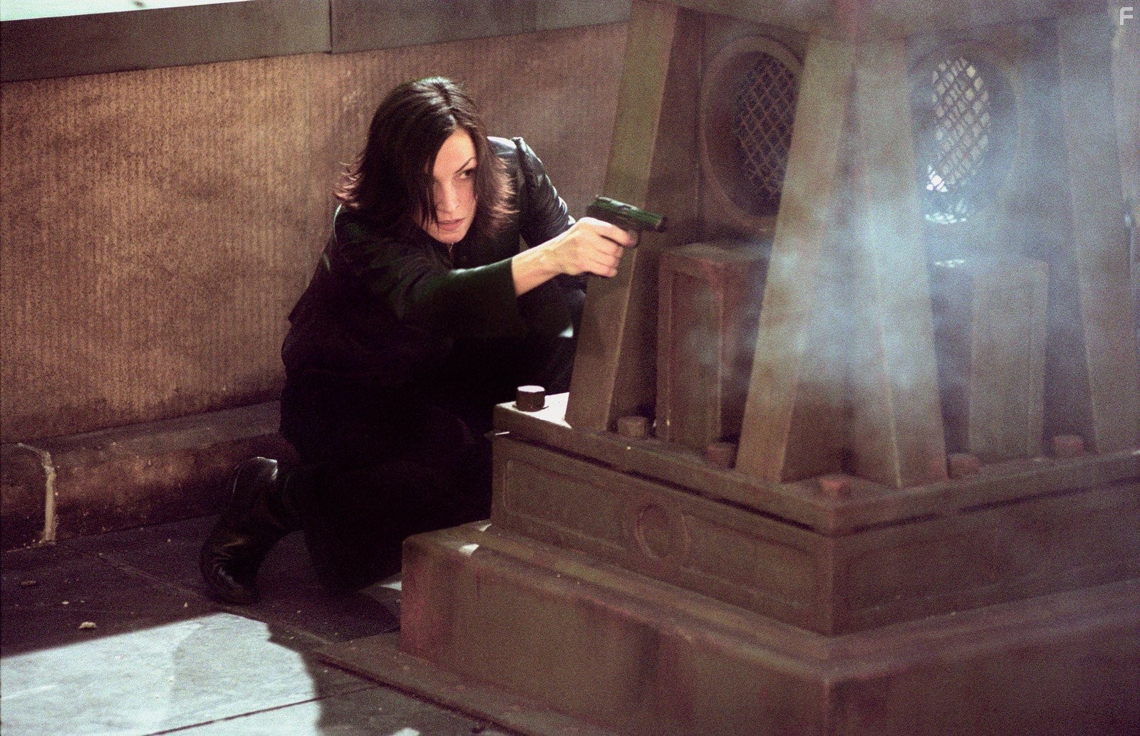 Famke Janssen in Обмануть всех (2002)