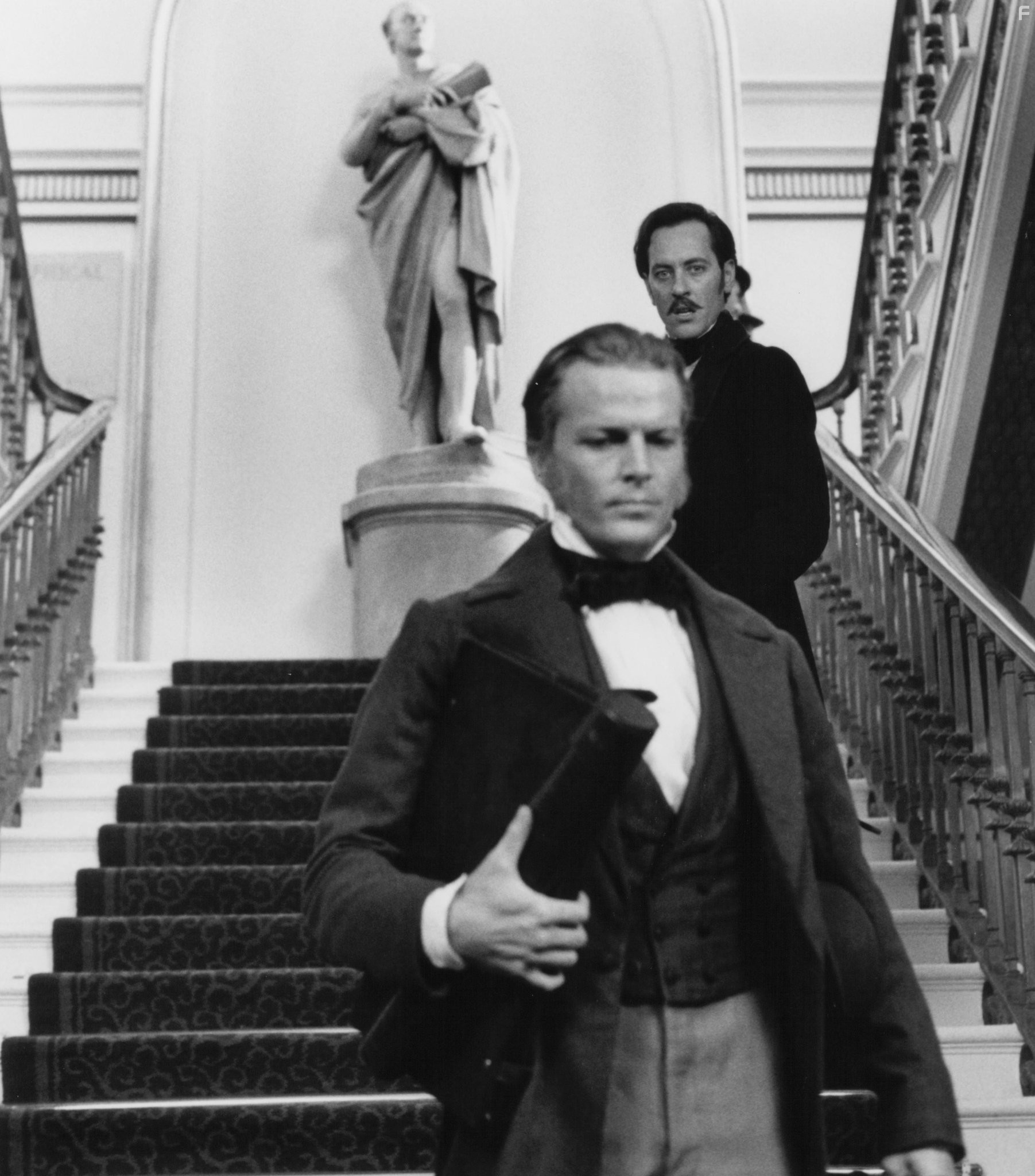 Richard E. Grant and Iain Glen in Лунные горы (1990)